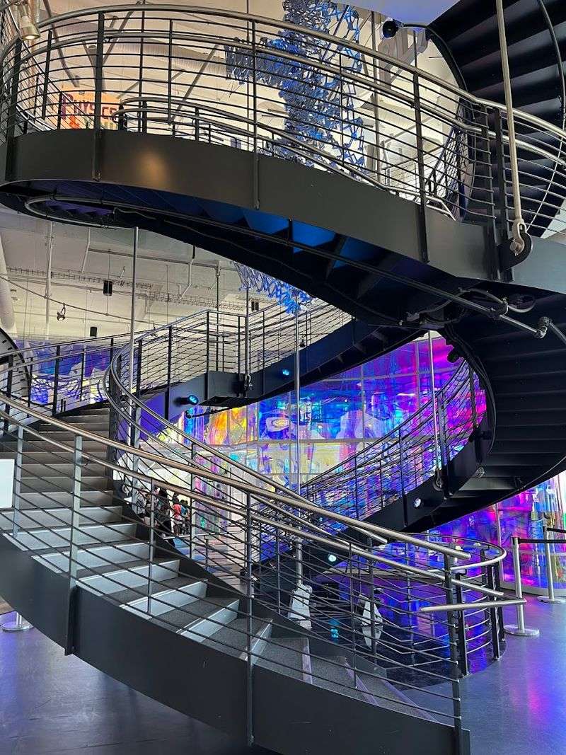 Virtual Reality And Digital Experiences Add A Modern Touch