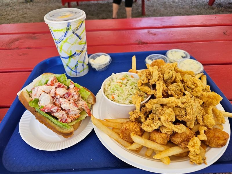 The Fisherman's Platter That Gives Seafood Lovers The Full Experience