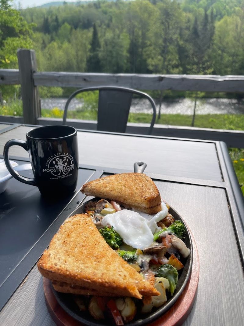 A River View That Makes Breakfast Better