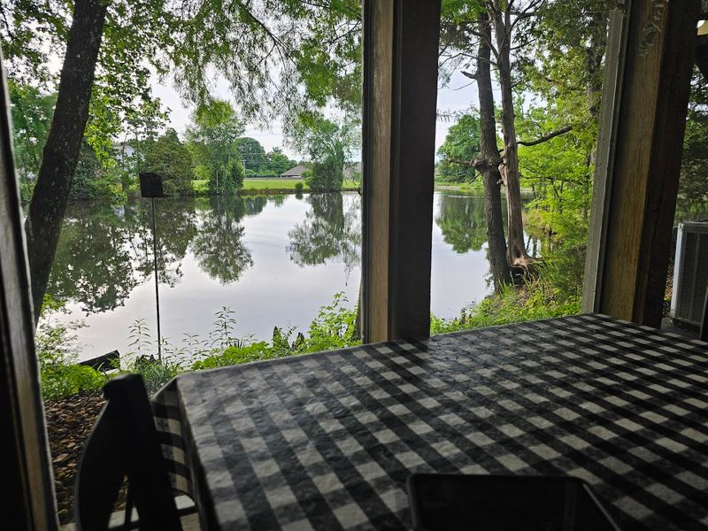 A Pond View That Makes Every Table Feel Like The Best Seat In The House