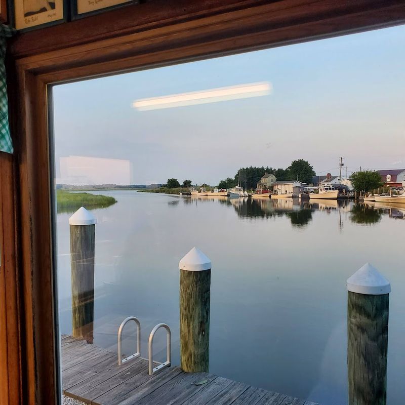 A Waterfront Backdrop Worth Lingering Over