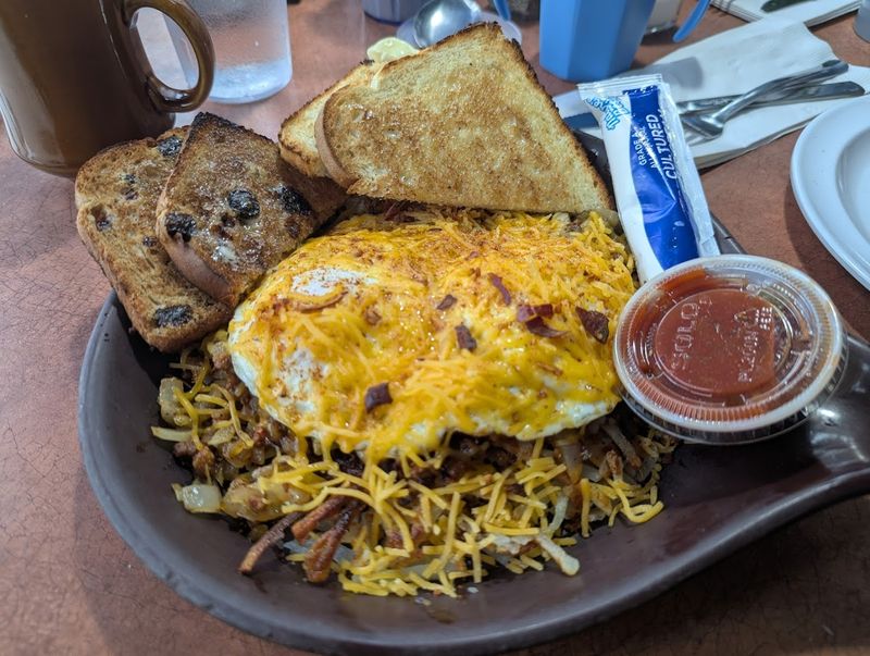 Generous Breakfast Plates That Keep Regulars Coming Back