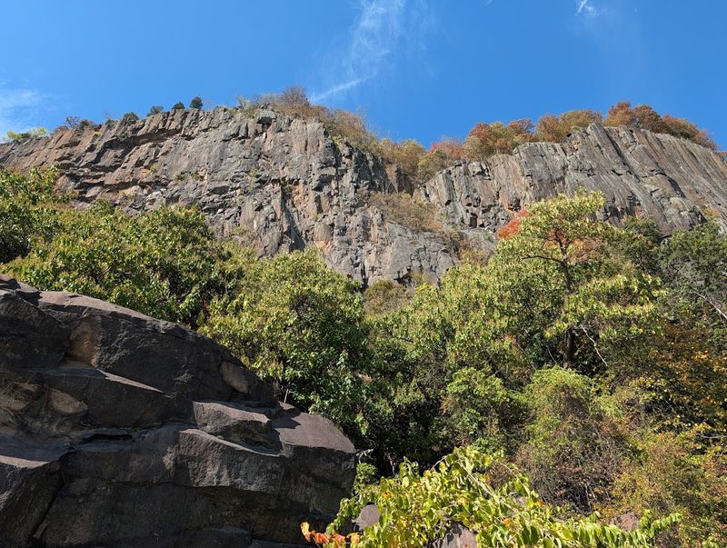 Hook Mountain Rewards Those Who Climb A Little Higher