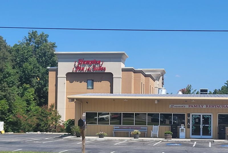 A Road Trip Stop That Actually Delivers On Flavor