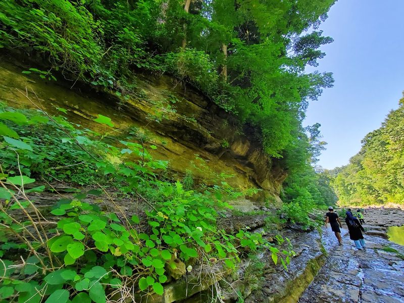 Two Trails, Two Very Different Experiences