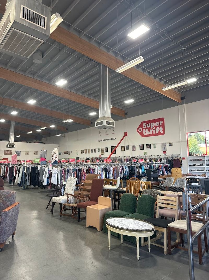 A Shopping Stop That Feels Surprisingly Massive