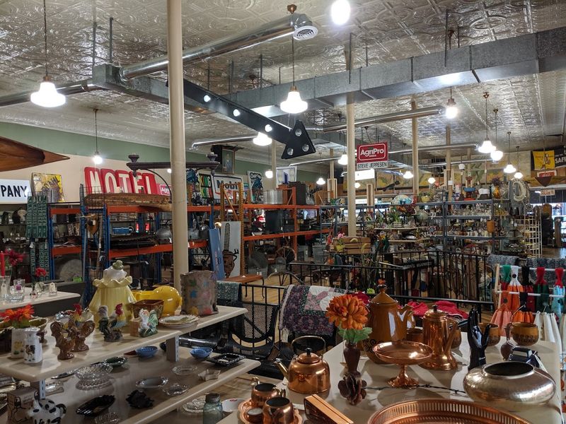 A Milwaukee Vintage Shop That Feels Like A Treasure Hunt