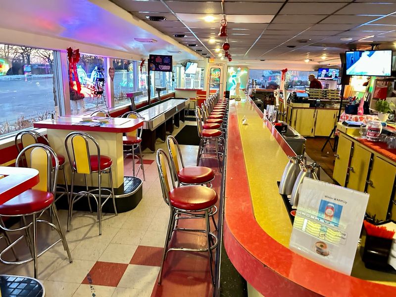 Classic 1950s Charm Still Lives Inside This Milwaukee Diner
