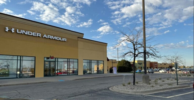 This Giant Outlet Mall In Wisconsin Makes Saving Money Feel Way Too Easy