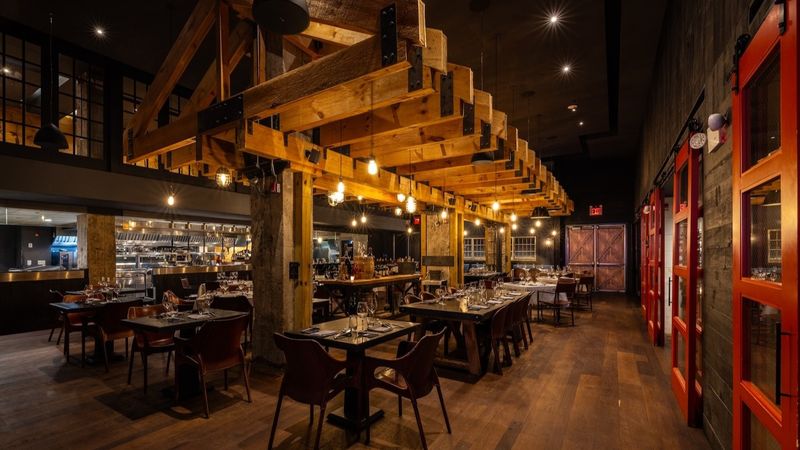 A Dining Room That Makes You Forget You Are In Manhattan