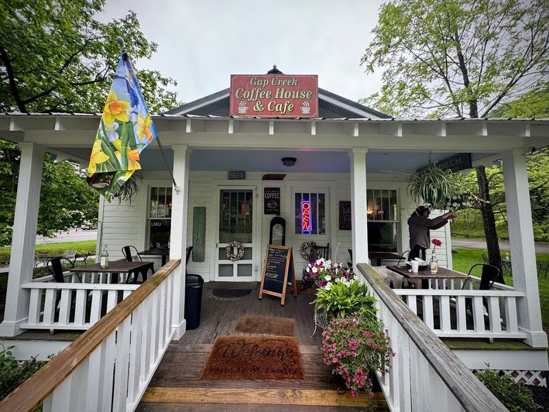 A Converted Home That Sets The Mood Instantly