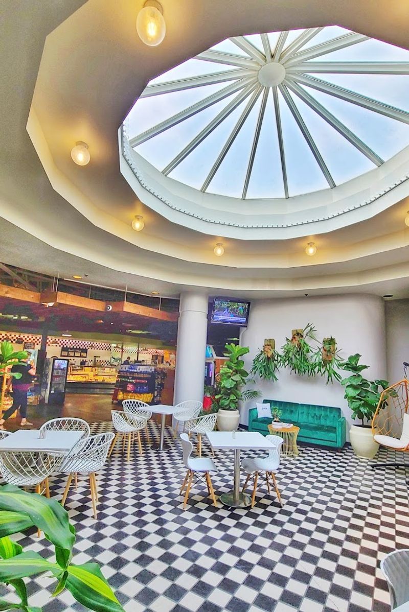 Resort-Area Market With A Polished, Upscale Feel