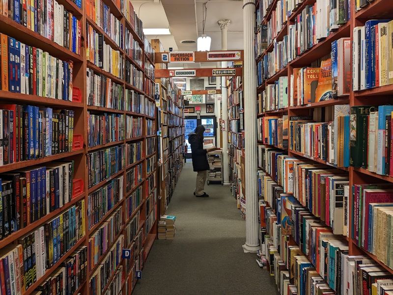 A Maze-Like Layout That Rewards Curiosity