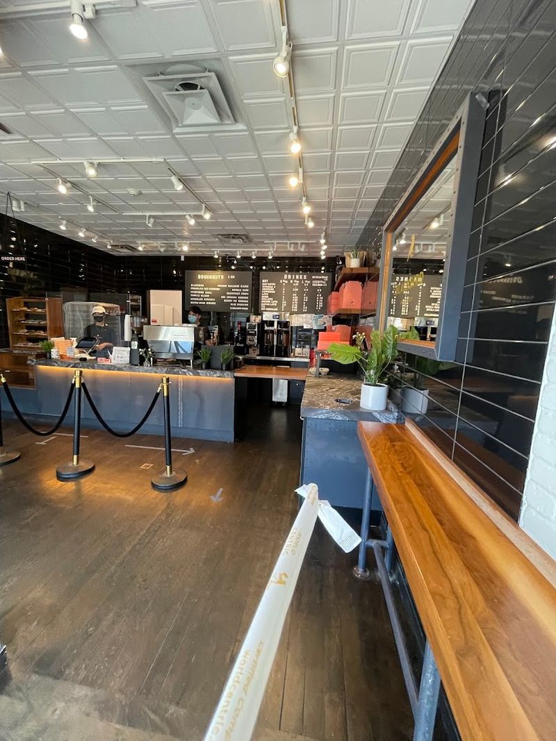 Blackbird Doughnuts, Newton