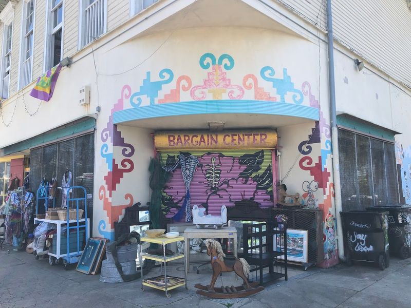 Exploring Vintage Clothing And Accessories Selection