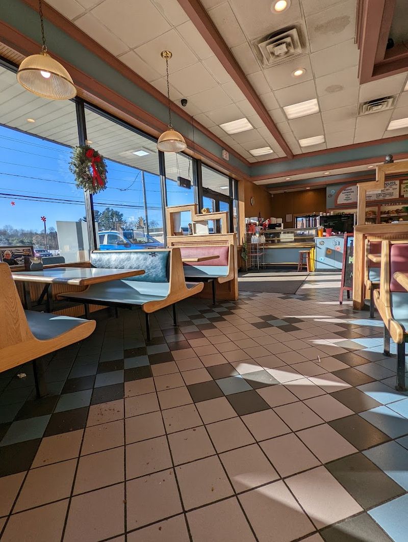 What Makes Donna's Donuts Worth The Drive From Anywhere In Massachusetts