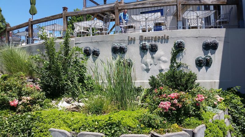 Distinctive Seasonal Menu Offerings