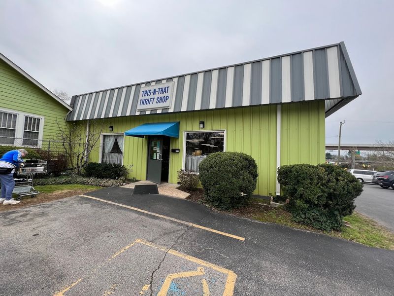 This-N-That Thrift Shop, Nashville