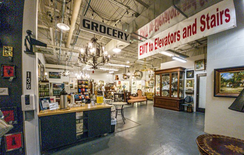 GasLamp Antiques & Decorating Mall, Nashville