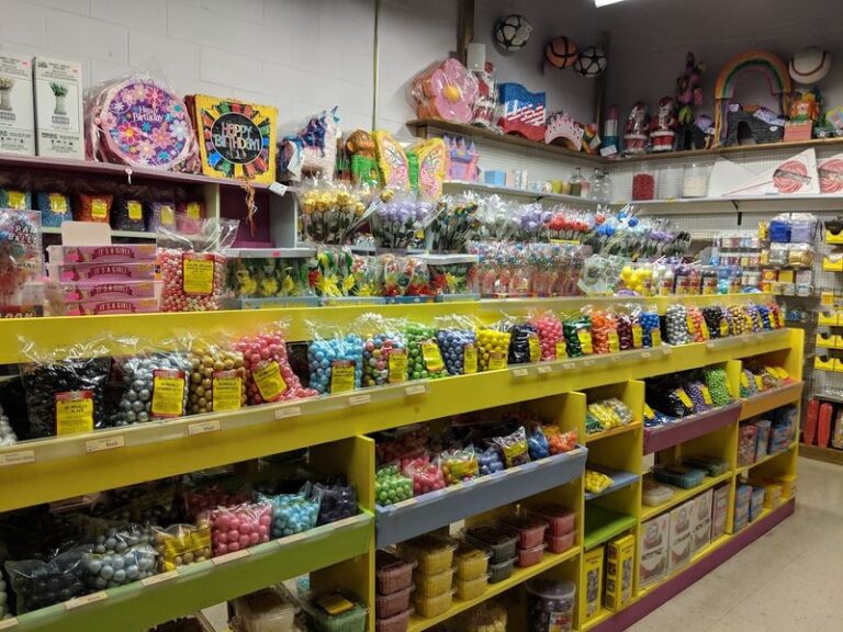 10 Massachusetts Candy Shops That Make Grown-Ups Turn Into Kids Again