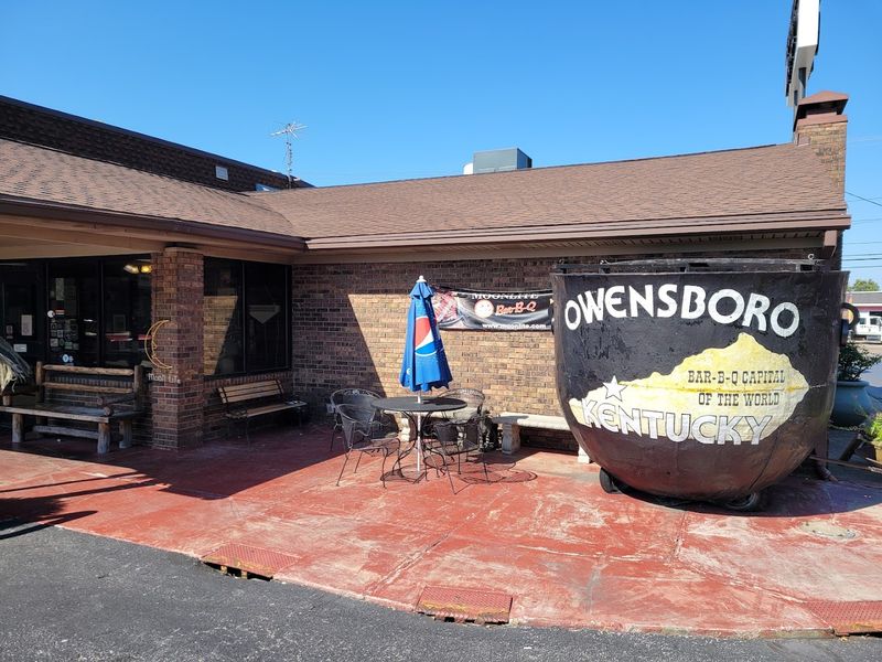 Moonlite Bar-B-Q Inn