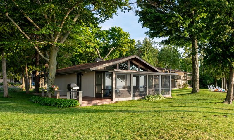 The Shallows Resort (Egg Harbor)
