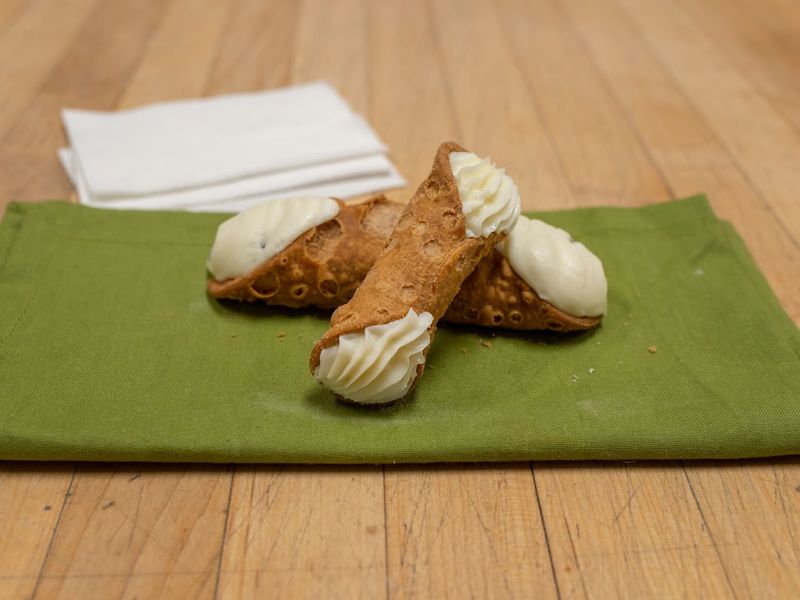 Classic Cannoli With Serious Staying Power