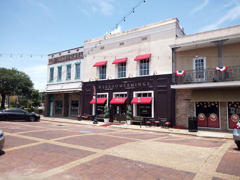 A Welcoming Downtown With Plenty Of Life