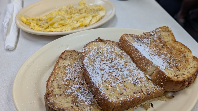 Breakfast Hours That Reward Early Risers