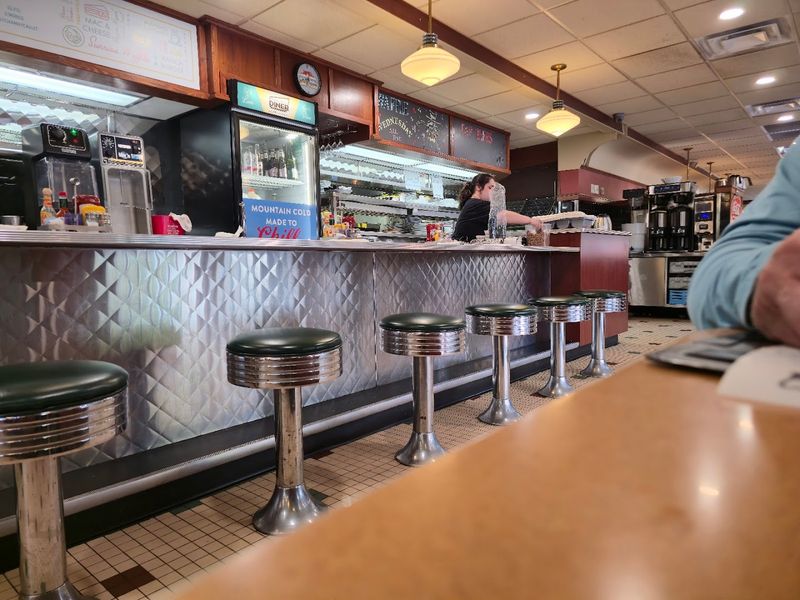 Why This Diner Belongs On Your Must-Visit List