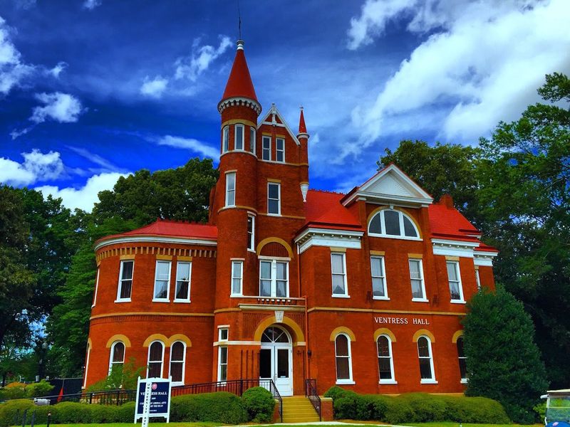 College That Does Not Cost A Fortune