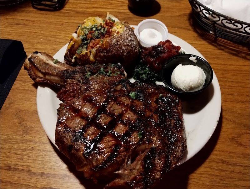 The Full Dinner Deal That Comes With Every Entree
