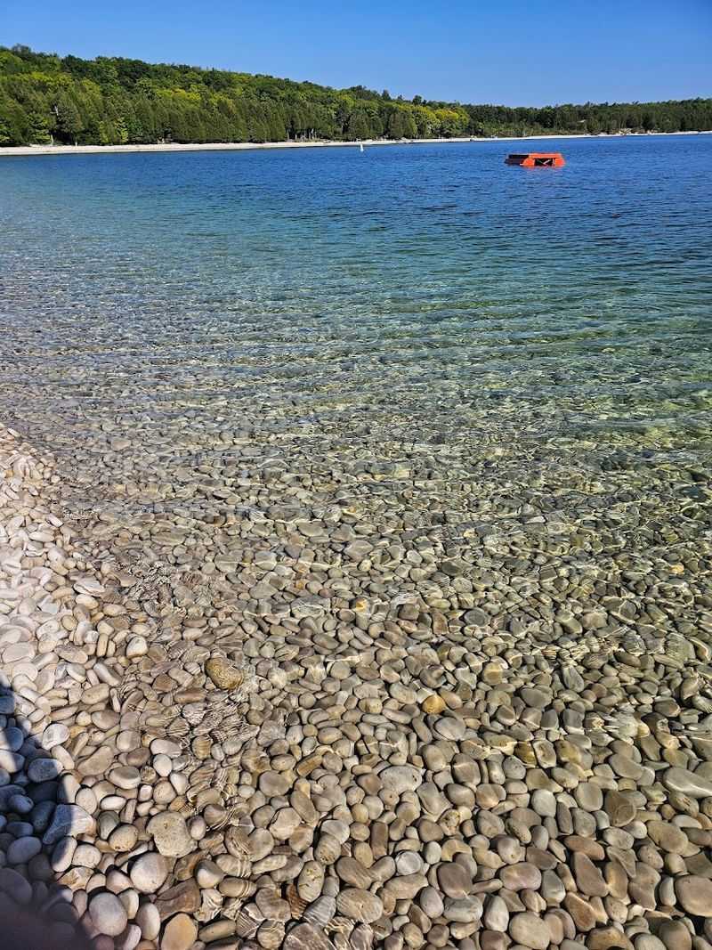 The Diving Raft Adds An Old-School Beach Feel