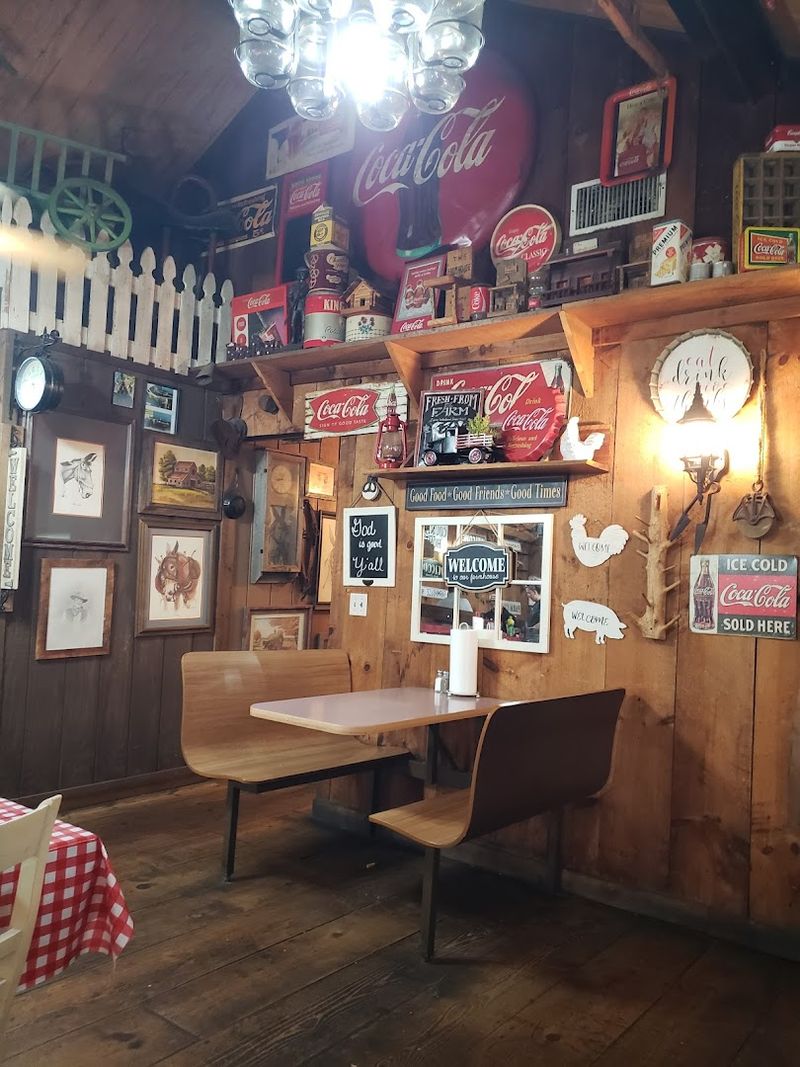 The Rustic Decor