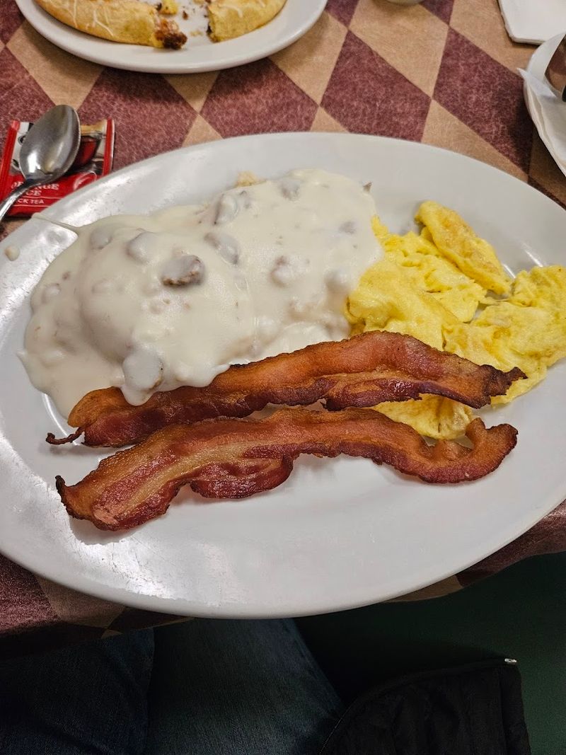 The Biscuits And Gravy That Make Breakfast Worth Planning