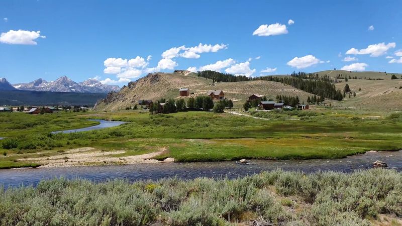 Panoramic Viewpoints Offering Unmatched Mountain Perspectives
