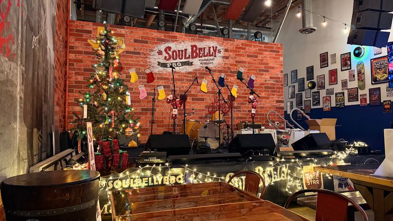 Live Entertainment Makes Dinner Feel Like A Night Out