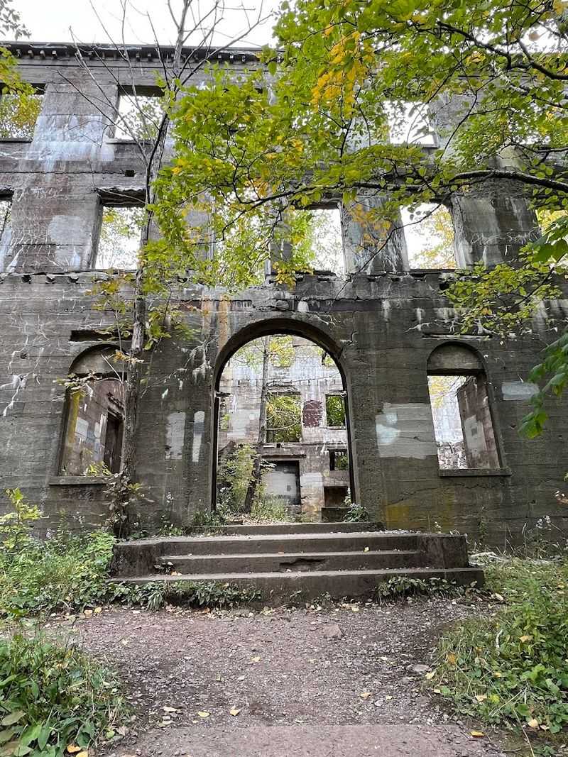 Woodstock — Overlook Mountain House Ruins