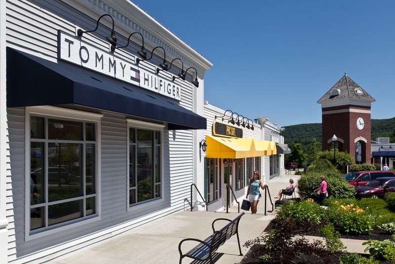 Lee Premium Outlets