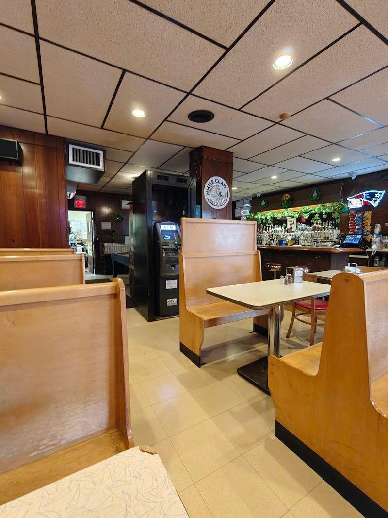 Lynwood Cafe, Randolph