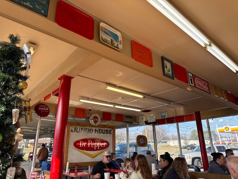 The Atmosphere Has A Casual, Old-School Comfort To It