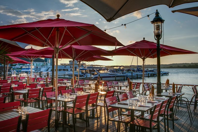 Vola's Dockside Grill & Hi-Tide Lounge