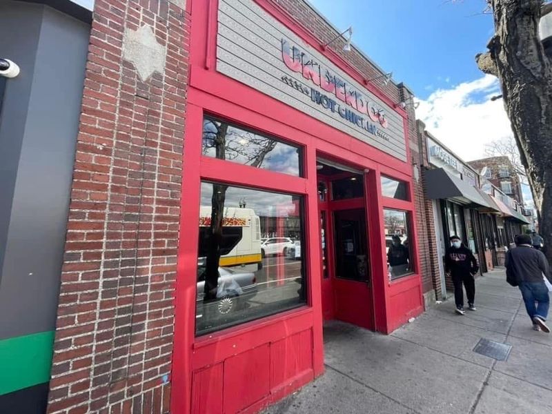 Underdog Hot Chicken, Boston
