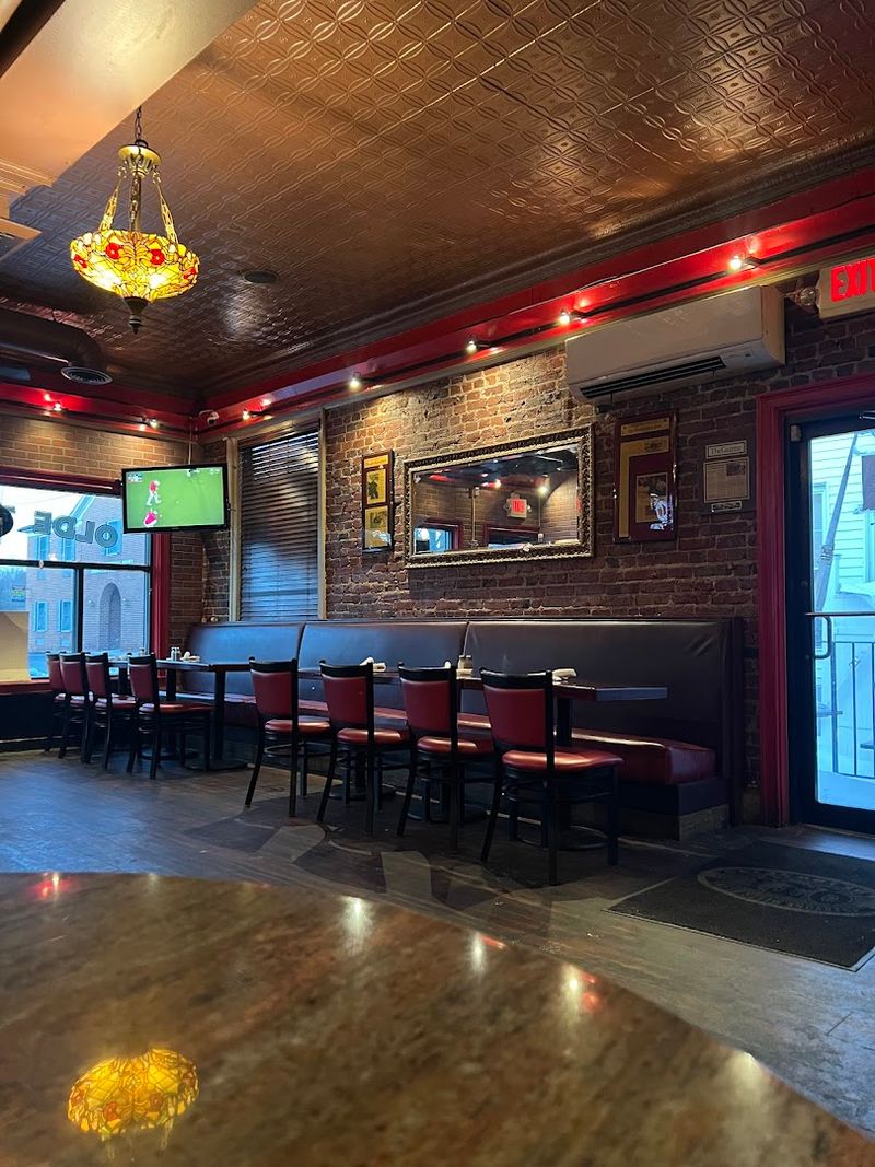 Ambiance And Service Quality At Seafood Restaurants