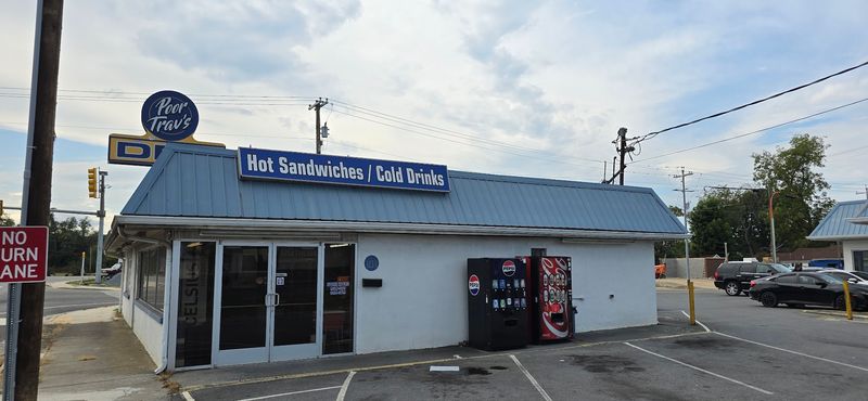 Blue Circle Market - Poor Trav's Deli, Elizabethton