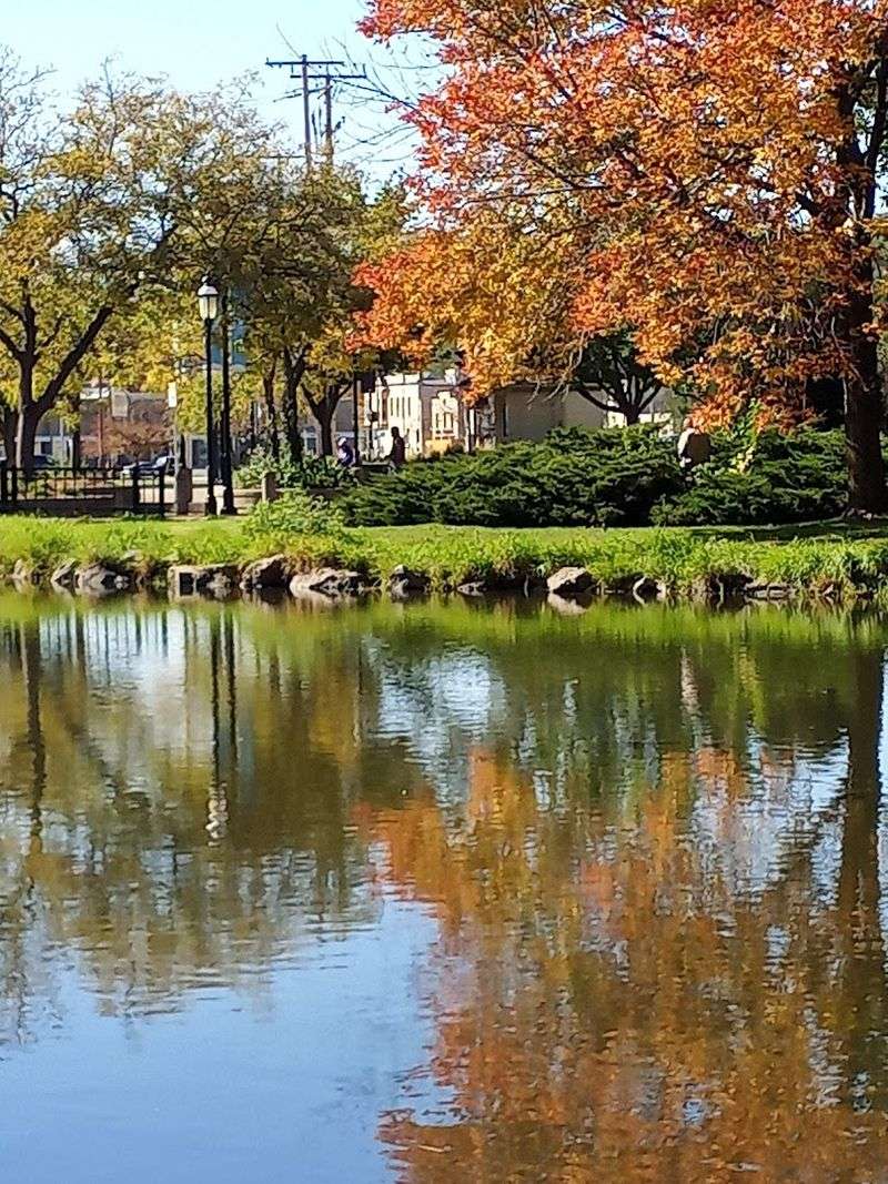The River Scenery Changes With The Seasons
