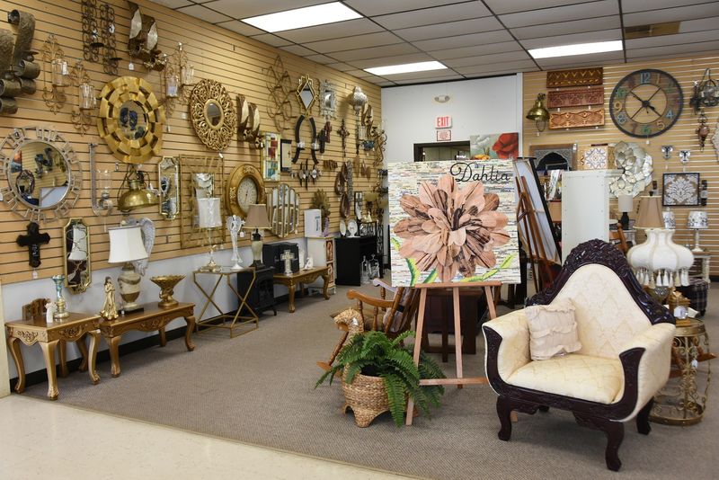 The Swiss Colony Outlet Store, Monroe