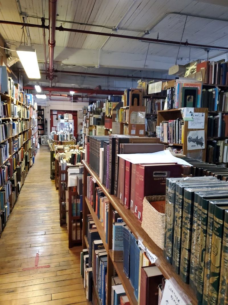 Benefits Of Supporting Independent Bookstores