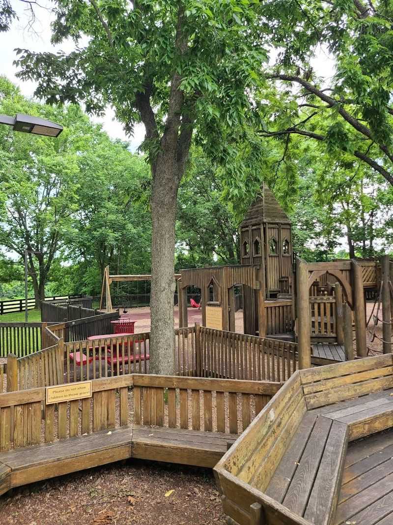 Brentwood Community Playground, Brentwood