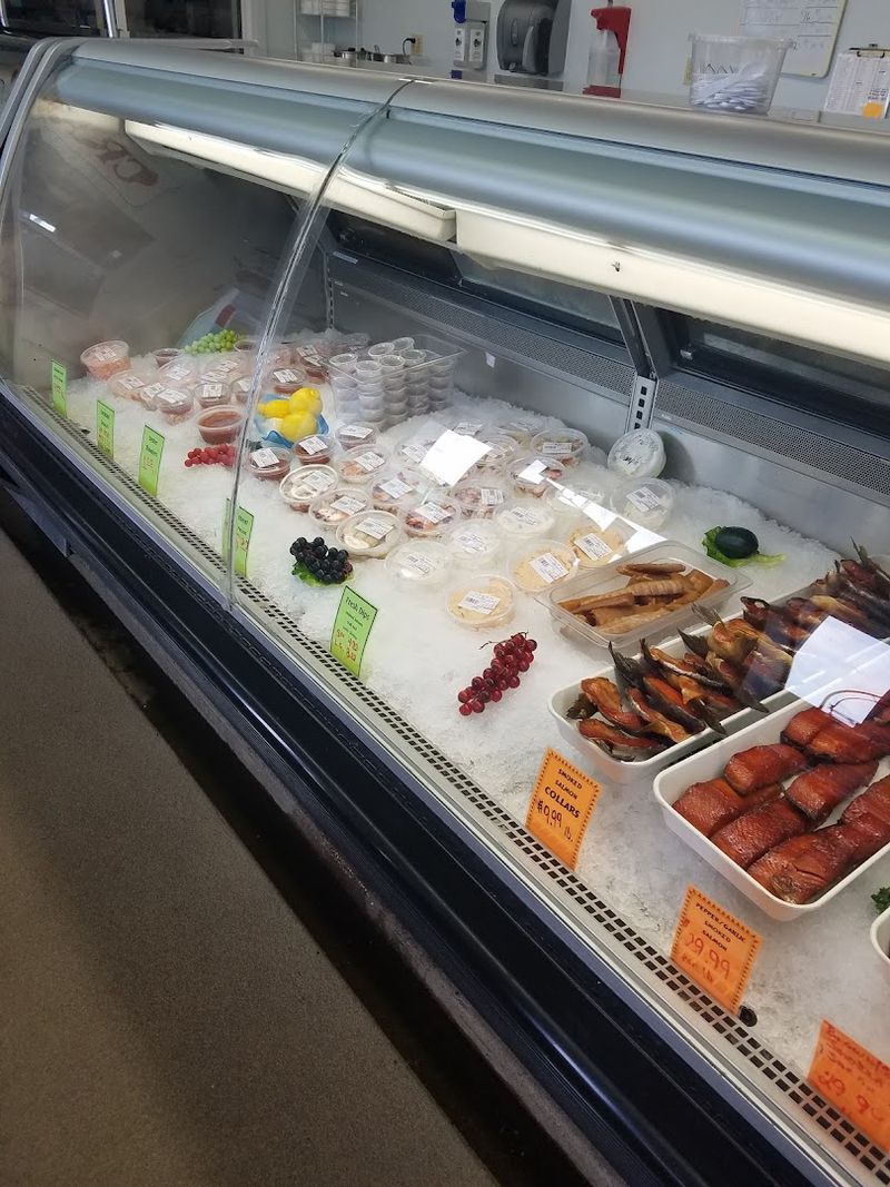 A Seafood Market And Restaurant All In One